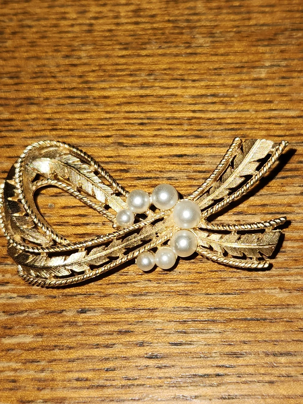 Crown Trifari elegant gold